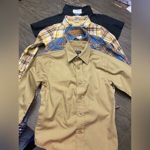 Lot of 4 boys button down long/ short sleeve dress shirts size 4